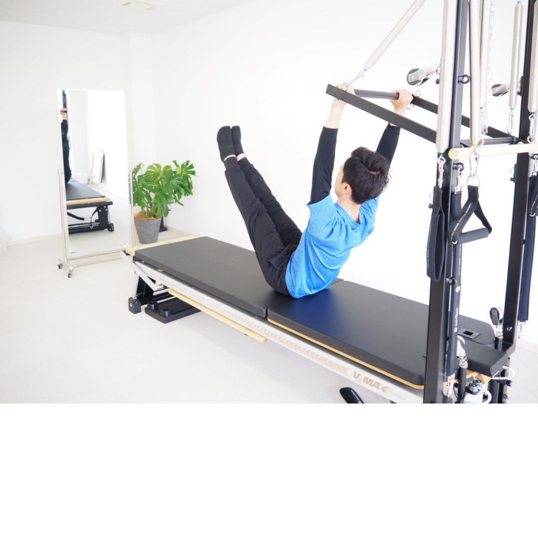 リフォーマーでのピラティスレッスン